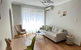 Seven Hills Apartment With Optional Parking